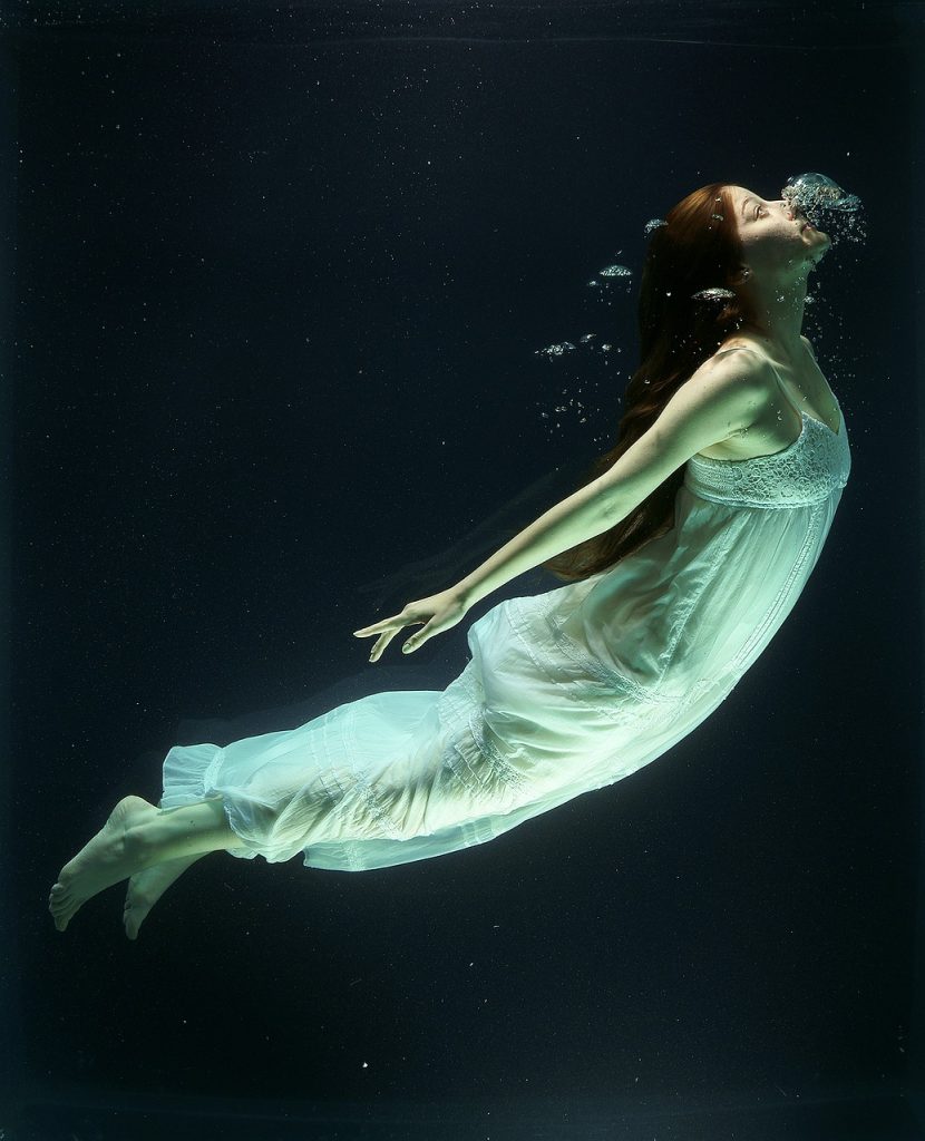 under water, fashion, woman-1819586.jpg
